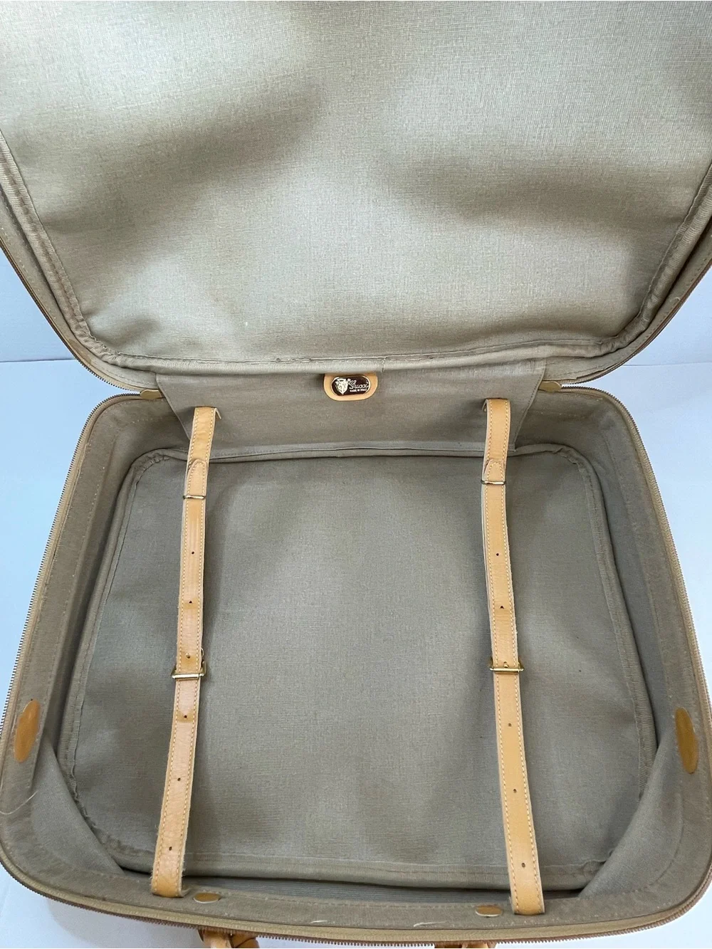Gucci GG Supreme suitcase
